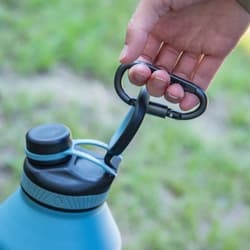 The carabiner has a screw-lock system to secure the gate.