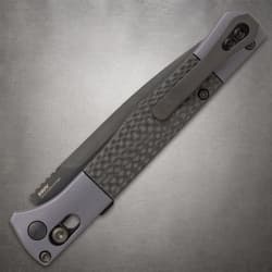Closed knife with clip on textured handle