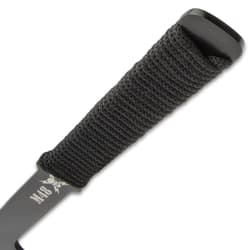 The full-tang handles are wrapped in black cord for a comfortable, slip-free grip, allowing you to throw with ease