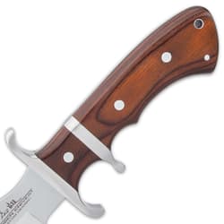 The bloodwood handle scales are attached to the full tang with nickel silver pins and the handle features a stainless steel sub-hilt