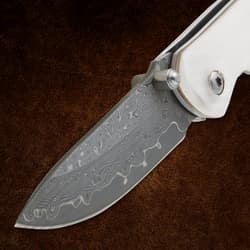 Detailed view of Damascus patterned knife blade