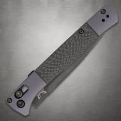 Closed folding knife with textured grip