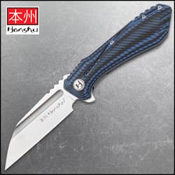 The Honshu Sumorusodo Black and Blue Pocket Knife.