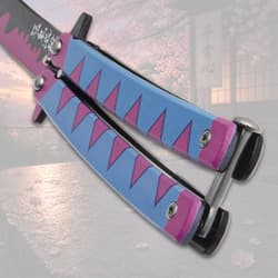Close-up of butterfly knife handle and latch