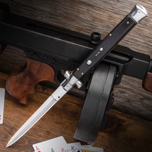 There’s no question that this a truly impressive pocket knife with its length, from tip to end, coming in at 13” overall