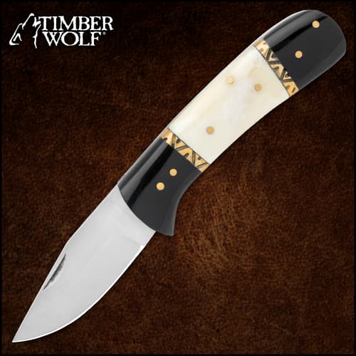 A veiw of the Timber Wolf Dodge City Pocket Knife fully-extended and in case