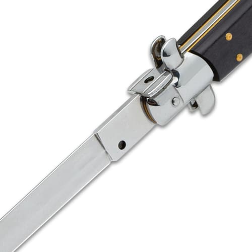 The impressive stiletto pocket knife can be carried and stored in its tough nylon belt sheath with Velcro closure flap