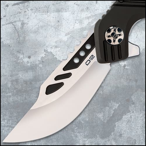 The black, textured handle is tough, injection molded nylon and has a finger-grooved grip and jimping on the back end