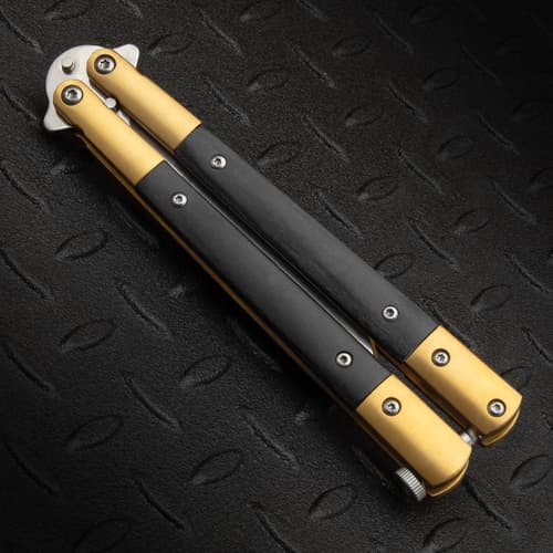 Angled image of the Butterfly Knife closed.