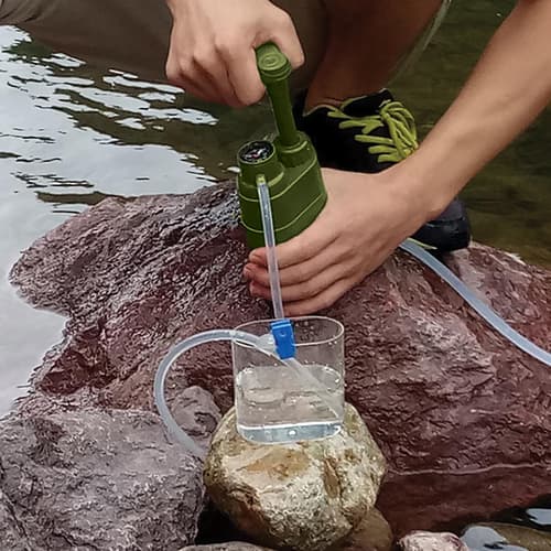 This personal water filter can remove almost all heavy metals, bacteria, protozoa and parasites, plus, it improves the taste and odor of the water.