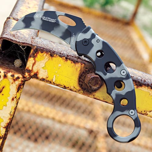 Smith & Wesson Extreme Ops Karambit Camo Folding Knife