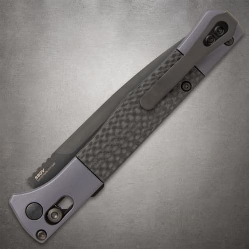 Closed knife with clip on textured handle