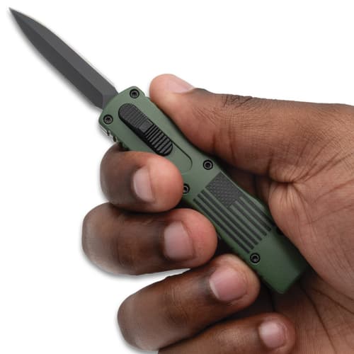 Green Freedom Strike in hand