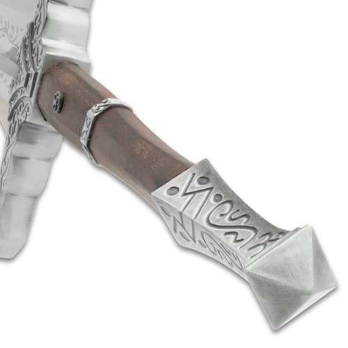 Elden Ring Knight's Greatsword handle and pommel