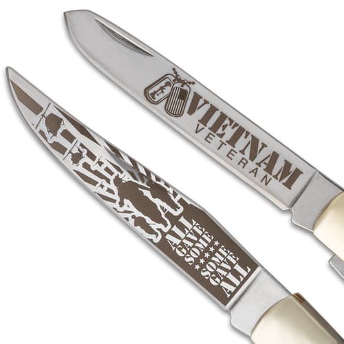 Veteran Trapper Knife blades close up