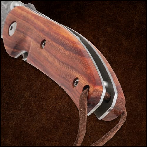 Timber Wolf Damascus Knife handle close up