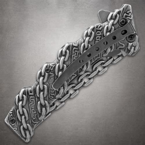 Closed knife with chain pattern on handle
