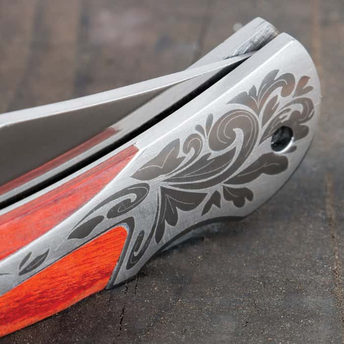 Timber Wolf Gentleman’s Lockback Pocket Knife