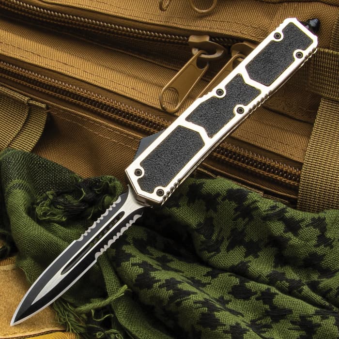 The Silver Stud OTF Automatic Knife offers a rugged, tactical design with a solid everyday carry construction