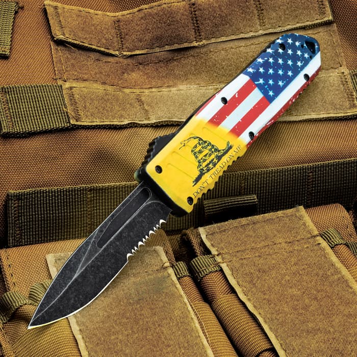 A view of the Don't Tread On Me OTF Automatic in its open position
