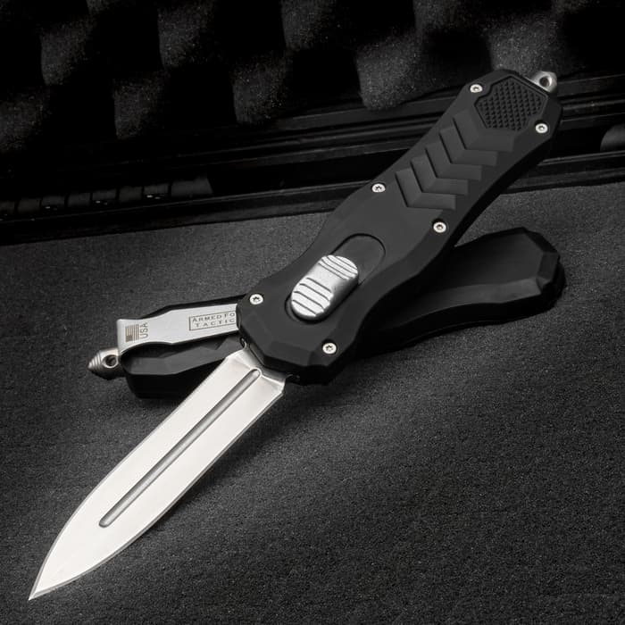 The Armed Force Non-Reflective Tactical OTF Knife in its open and closed positions