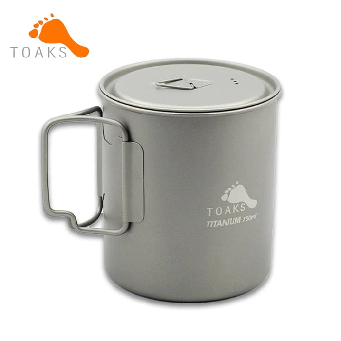 The TOAKS Titanium Pot has a lockable lid.