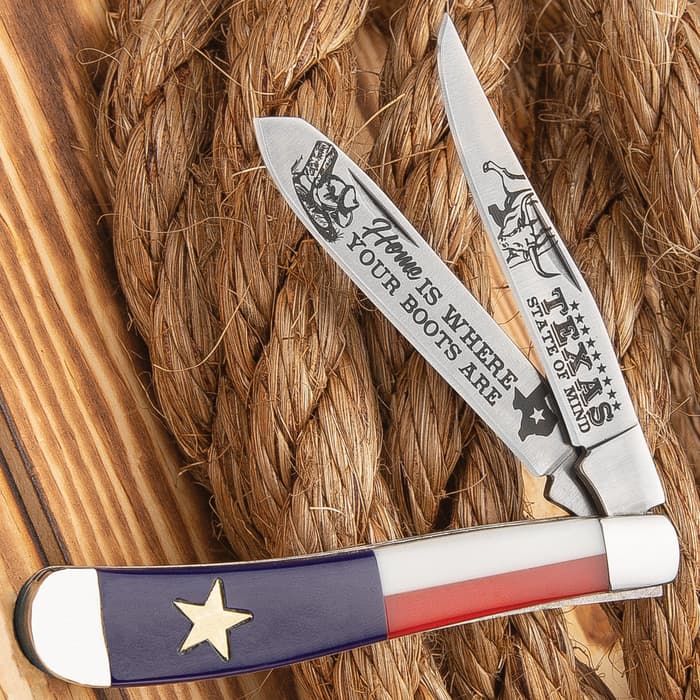 Texas Flag Trapper Pocket Knife - Stainless Steel Blade, Etched Artwork, Acrylic Handle Scales, Polished Stainless Steel Bolsters