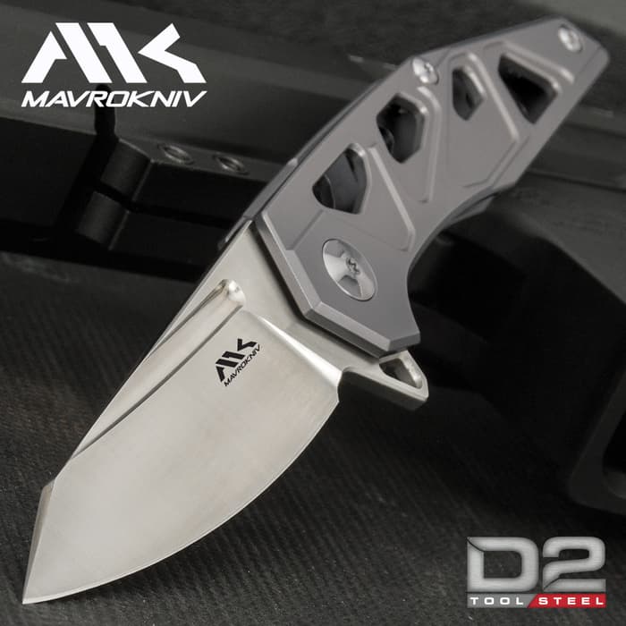 With its cutting edge ball bearing opening mechanism and premium steel blade, this knife is ready for anything