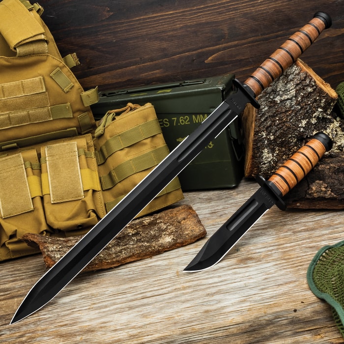 Both pieces of the US 1942 Combat Fighting Knife and Sword Set