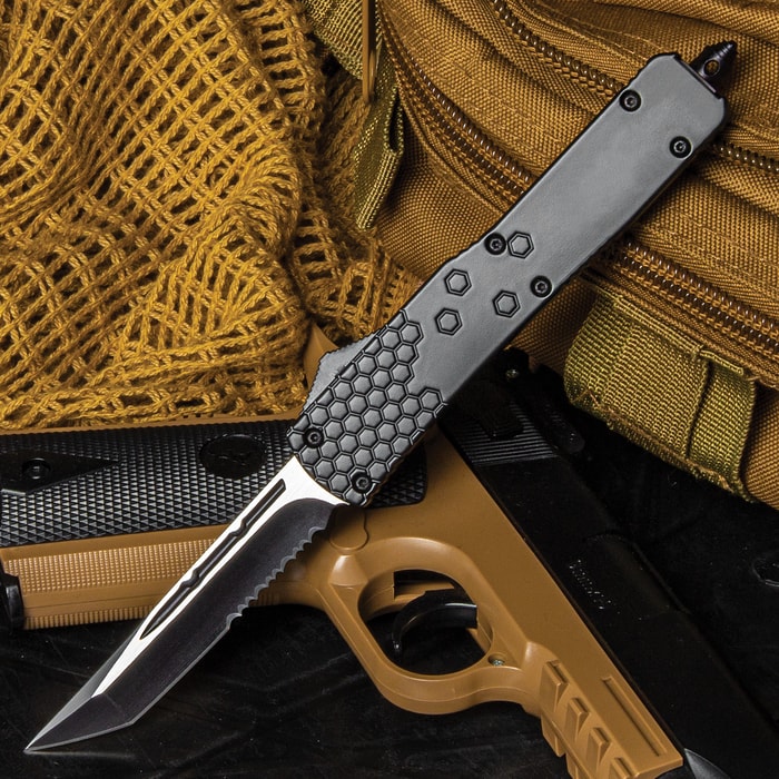 When you need access to a blade quickly in an emergency situation, an automatic knife is the only answer