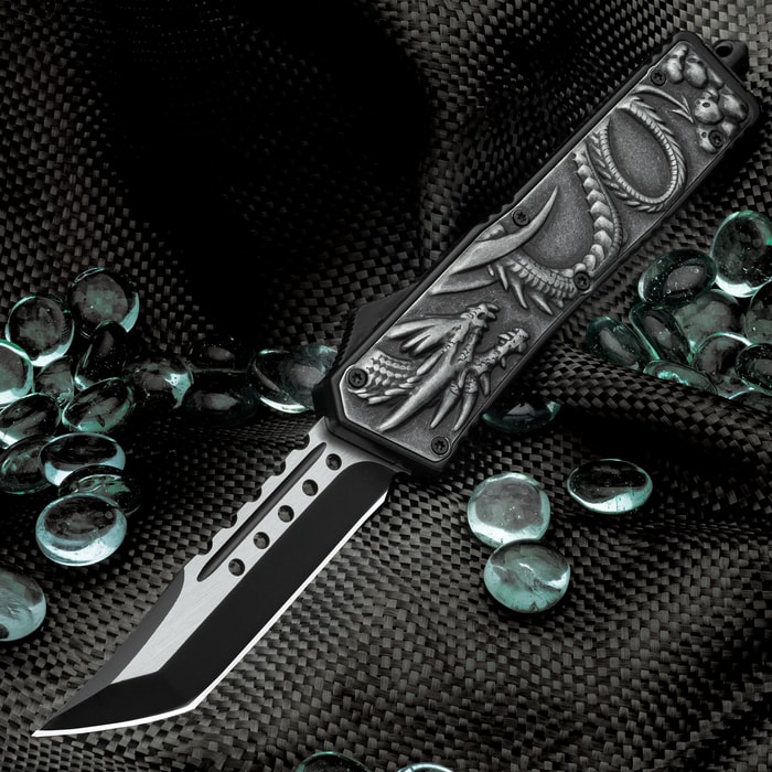 A full view of the Dragon OTF Automatic Knife