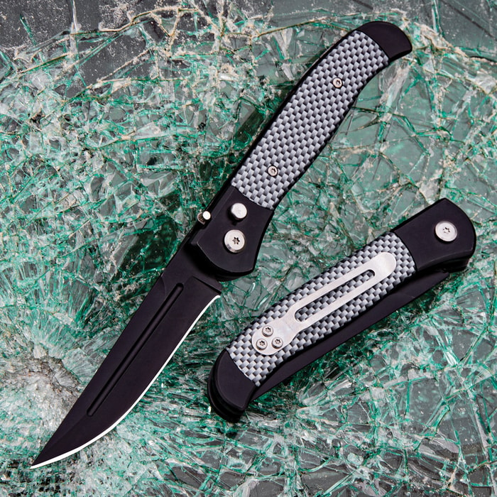 THe Black Carbon Fiber Knife shown open and closed