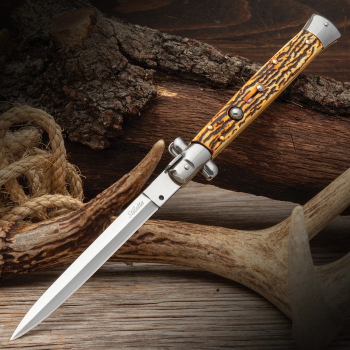 Full image of the Auto Italian Stag Stiletto Switchblade opened.