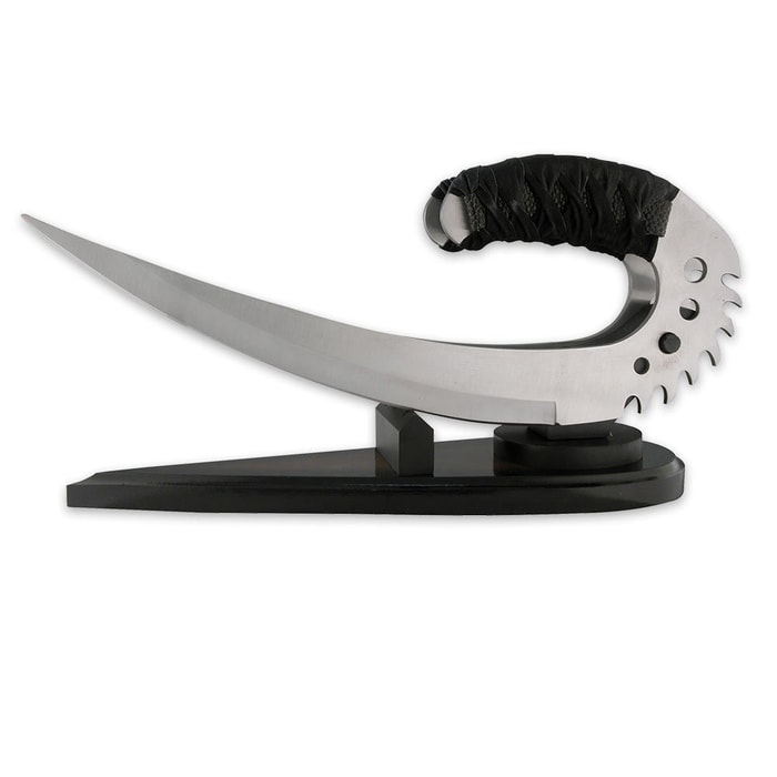 Two Piece Fixed Blade Fantasy Knife Set With Wooden Display Stand