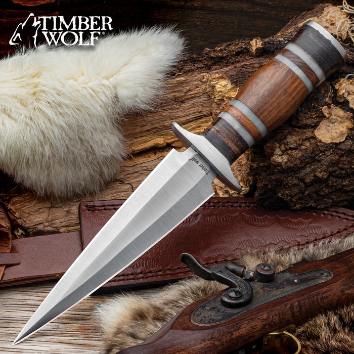 A full view of the Timber Wolf Fur Trapper Dagger