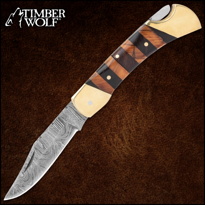 The Timber Wolf Copperhead Pocket Knife come with a leather belt sheath
