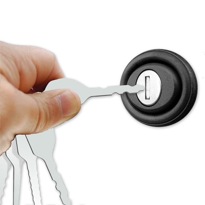 Door Opener Locksmith Open The Home Door By His Tools And His Technic ...