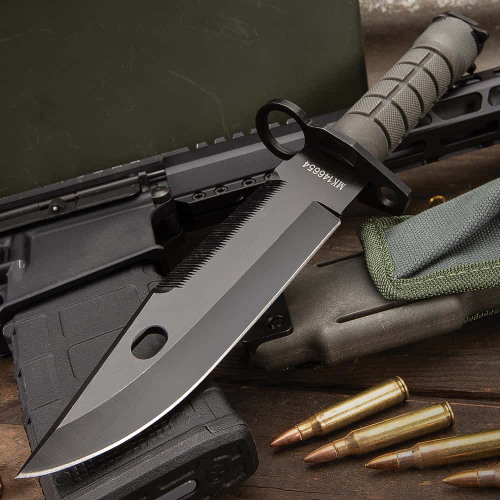 M 9 Knife With Sheath Stainless