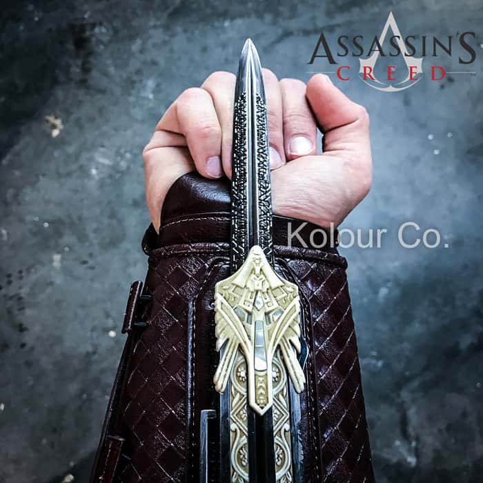 assassin's creed hidden blade gauntlet & skull buckle